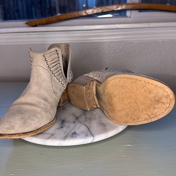 VINCE CAMUTO SUEDE OPEN ANKLE BOOTS (8.5) - Picture 8 of 8
